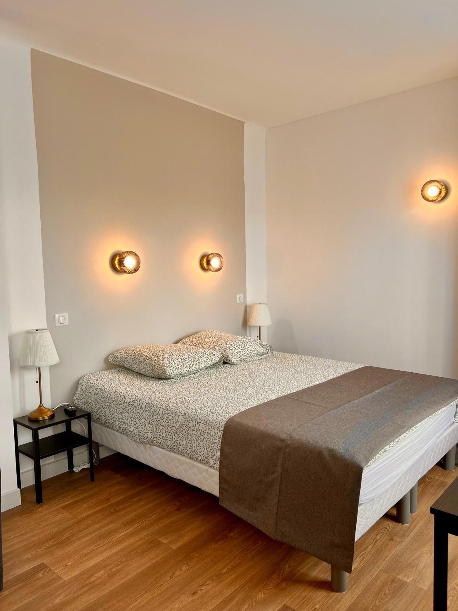 בורז'ה Studio 4 Pers Face Gare Sncf Appart Hotel Le Cygne D4 מראה חיצוני תמונה